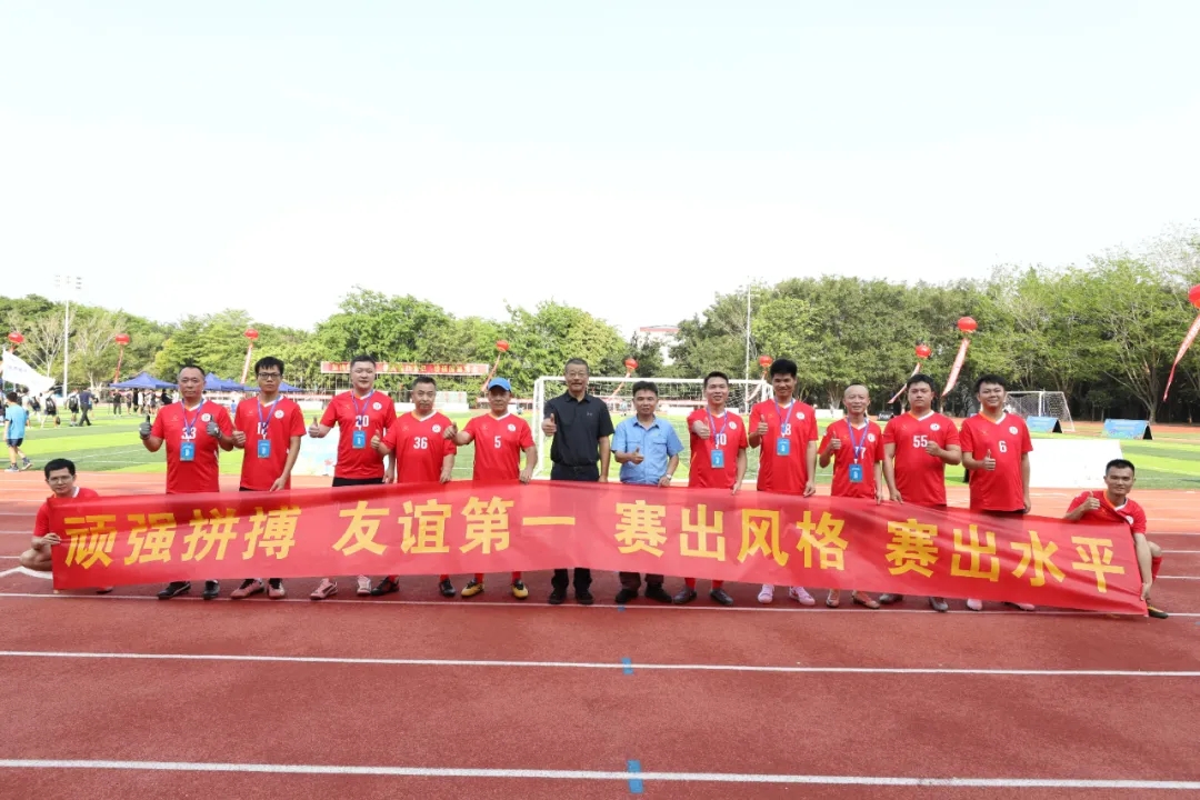 海南礦業足球隊出戰海南“國資杯”暨第七屆昌江“芒果杯”足球賽3.webp.jpg