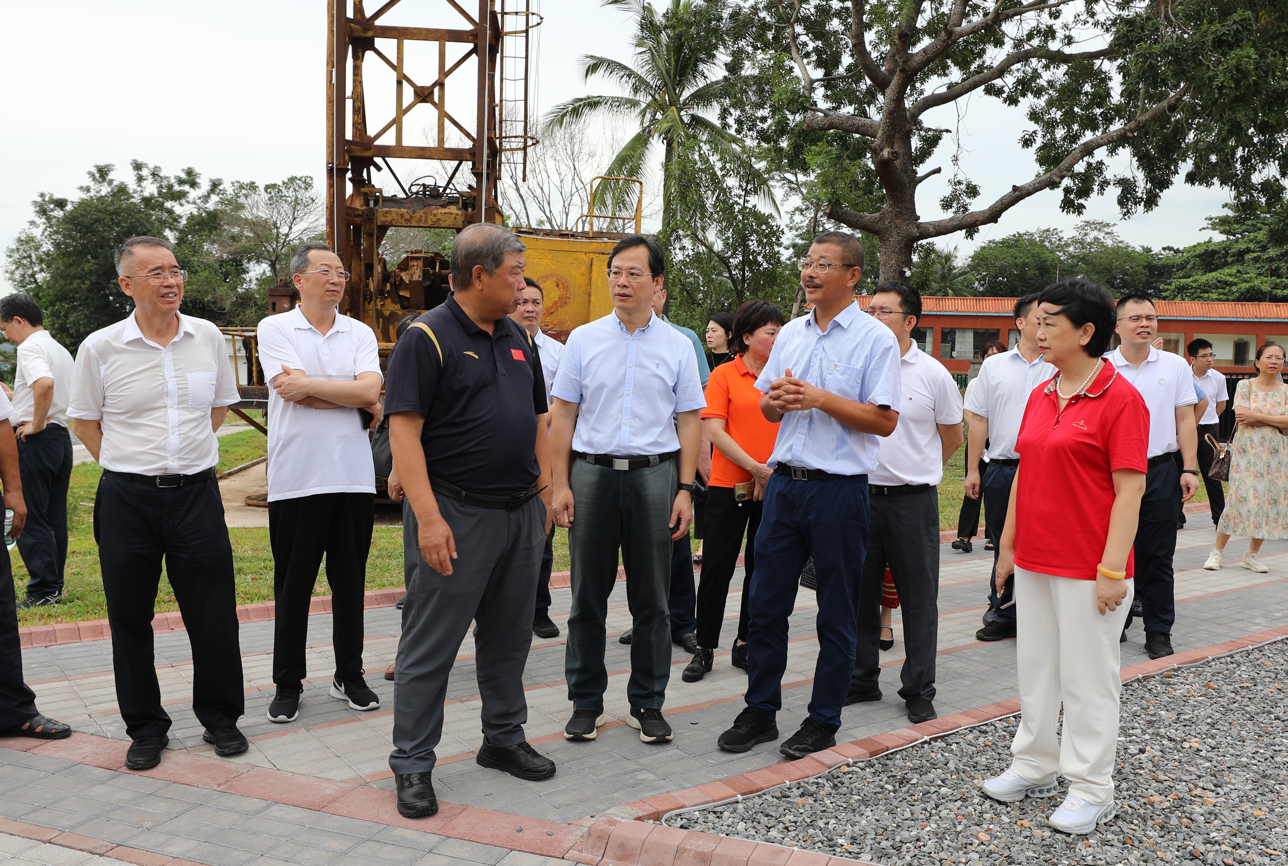 中華慈善總會副會長孫少華一行到訪海南礦業