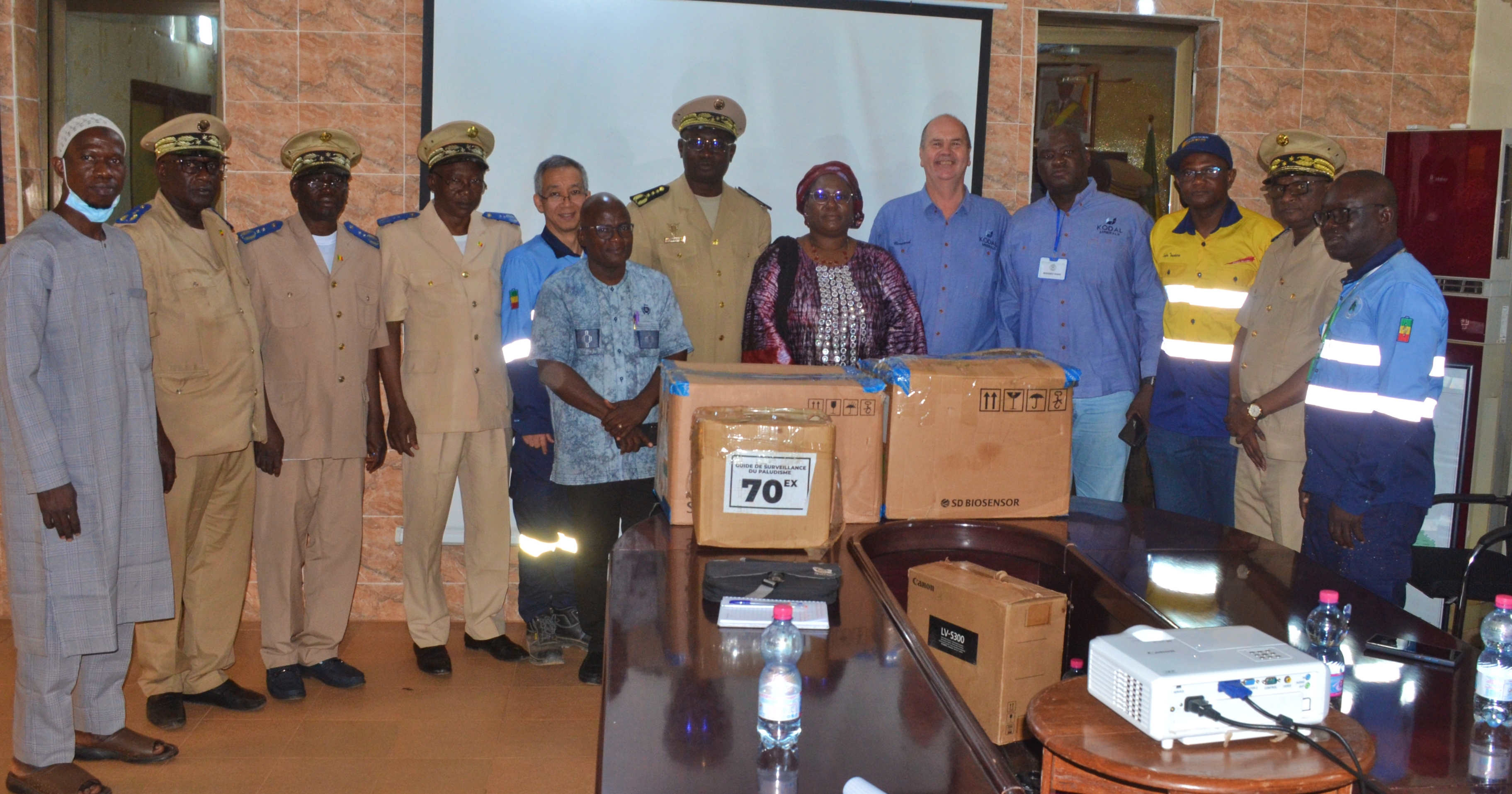 馬里鋰礦項目聯合復星基金會向本地社區捐贈抗瘧疾藥物